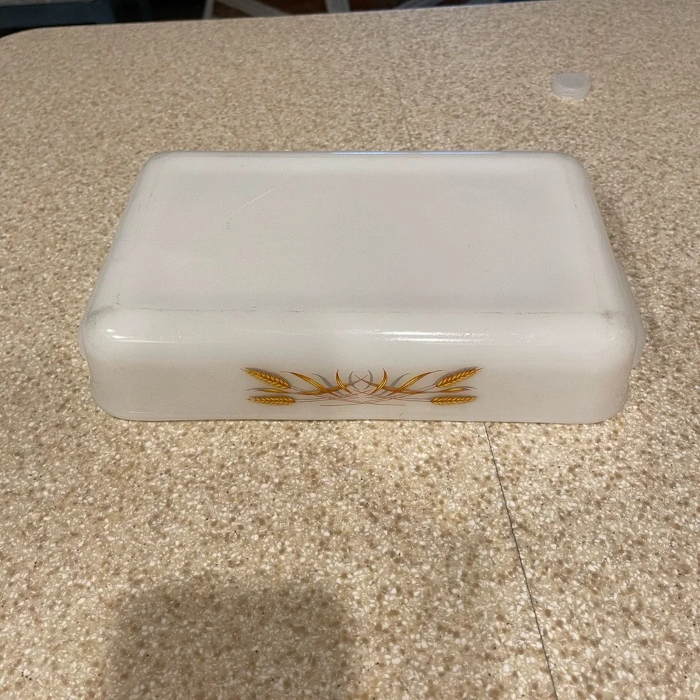 Vintage FireKing 1 1/2 quart vintage excellent condition